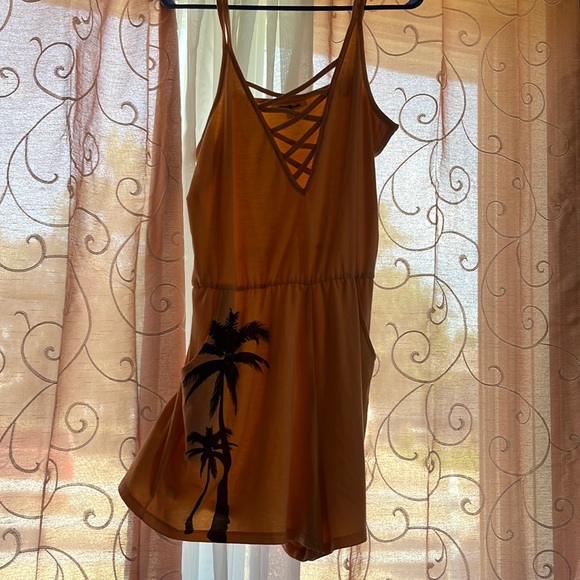 Medium Peach romper - Picture 1 of 4